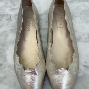 French Sole Silver Flats with Classic Rounded Toe Leather Leather sz 7